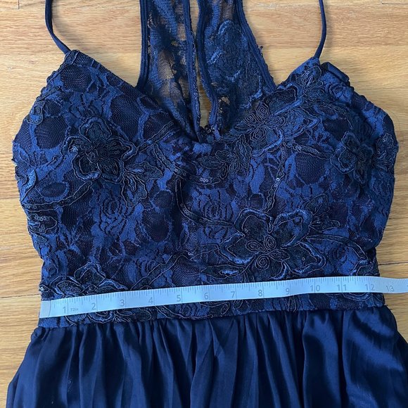 Gorgeous lace mini dress - Picture 13 of 16